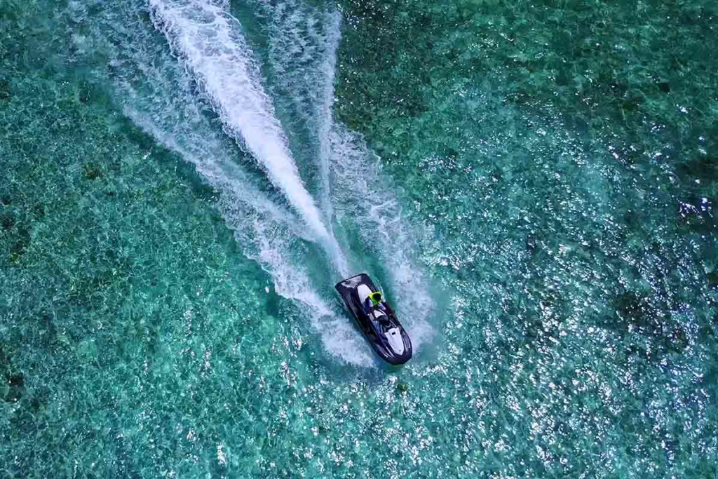 Jet Ski Wakeboarding The Pros and Cons & a Beginner’s Guide JetDrift