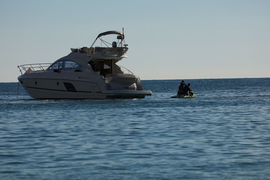 8 Simple Ways to Store a Jet Ski on Boat Swim Platform [Video