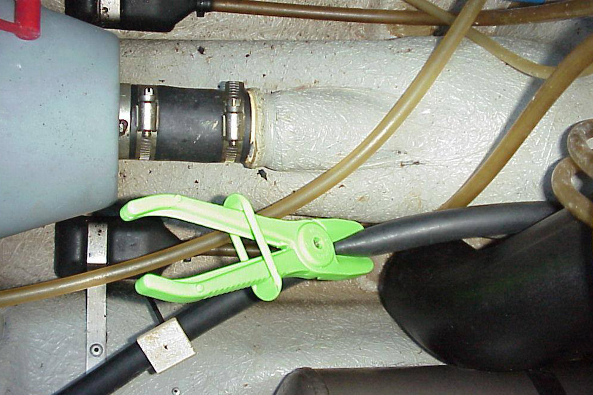 Clamp on the water intake pipe: a shut-off valve is a better solution